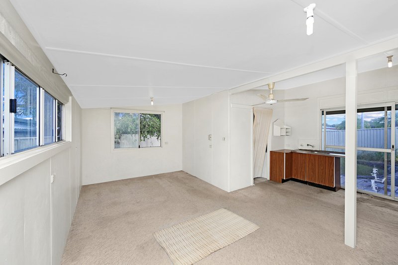 Photo - 8 Lukela Avenue, Budgewoi NSW 2262 - Image 3