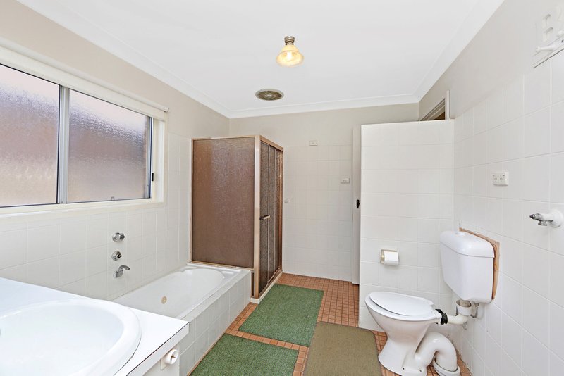 Photo - 8 Lukela Avenue, Budgewoi NSW 2262 - Image 7