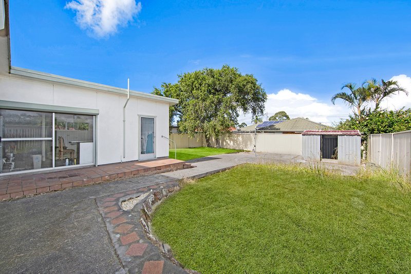 Photo - 8 Lukela Avenue, Budgewoi NSW 2262 - Image 10