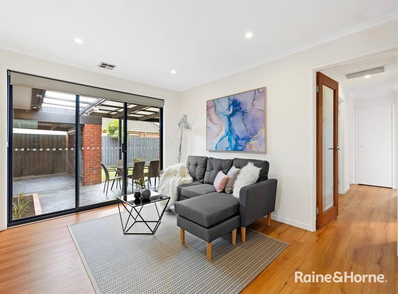 Photo - 8 Lupin Court, Cranbourne North VIC 3977 - Image 12