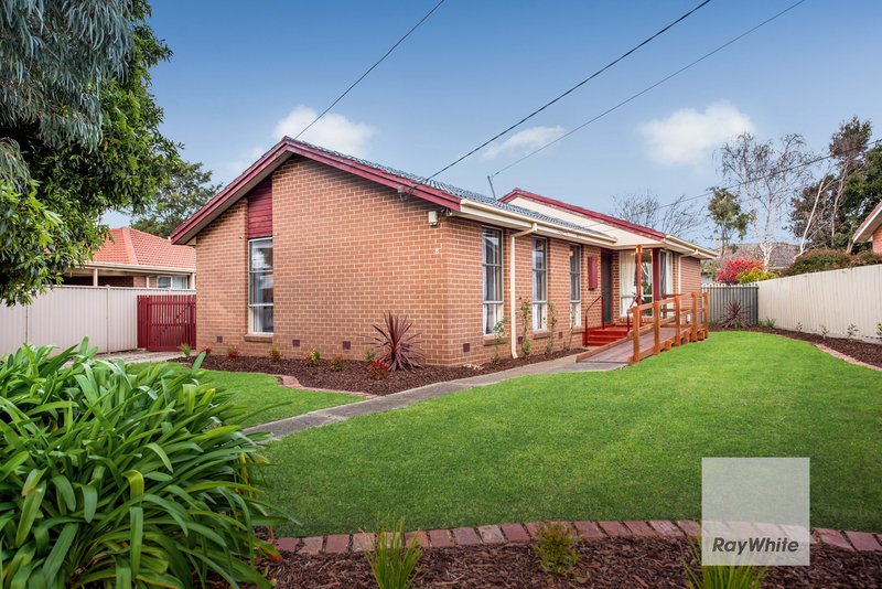 8 Lyndhurst Road, Gladstone Park VIC 3043