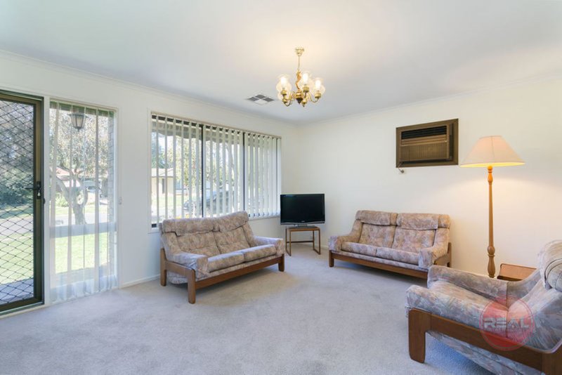 Photo - 8 Lynly Court, Morphett Vale SA 5162 - Image 2