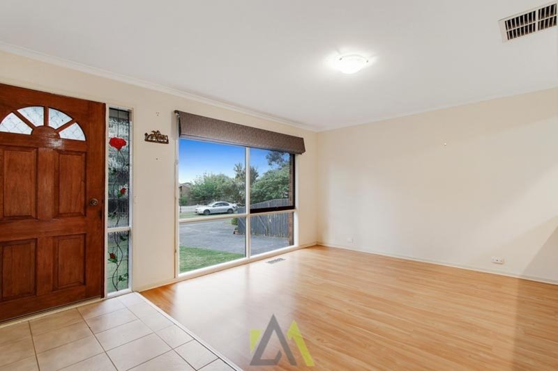 Photo - 8 Lynne Court, Langwarrin VIC 3910 - Image 2