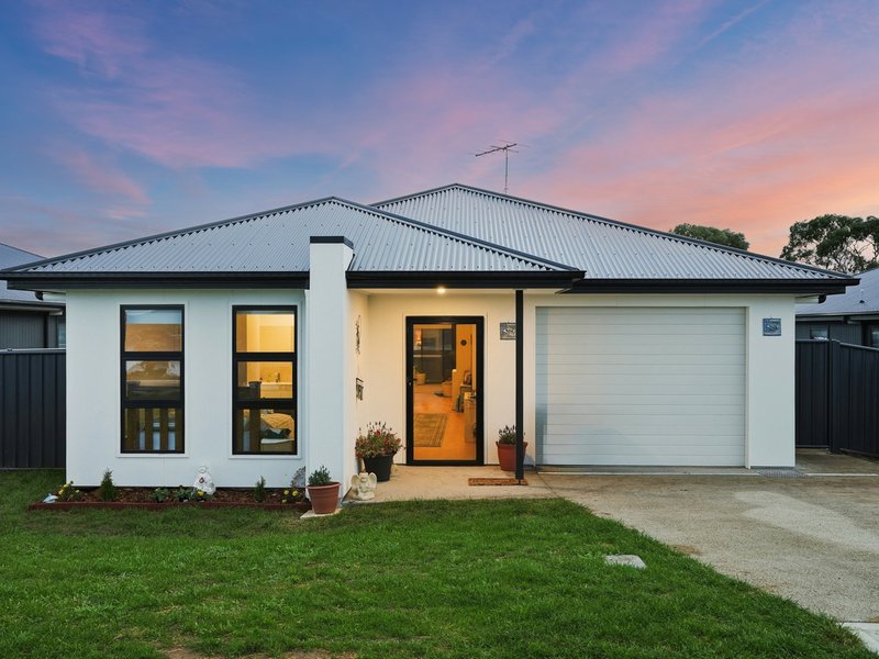 Photo - 8 Lytham Crescent, Midway Point TAS 7171 - Image 1