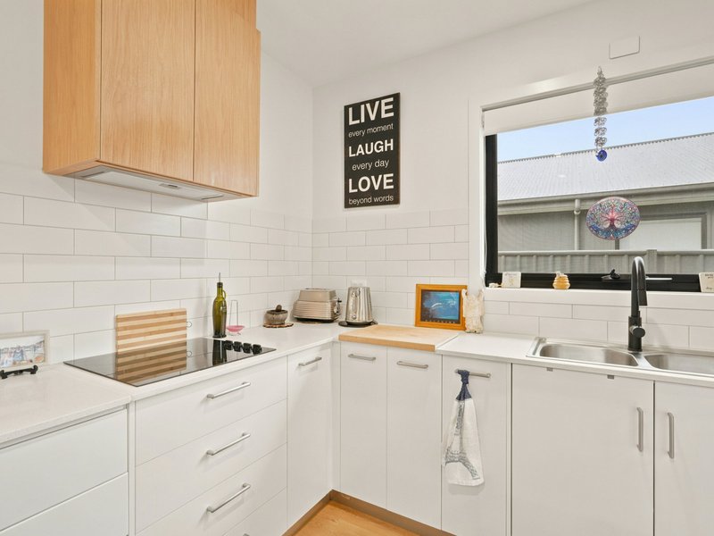 Photo - 8 Lytham Crescent, Midway Point TAS 7171 - Image 4