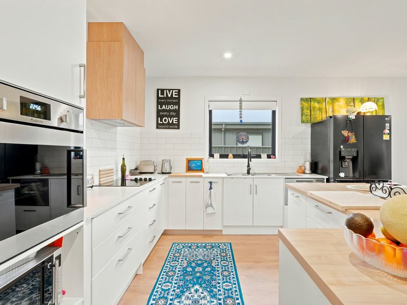 Photo - 8 Lytham Crescent, Midway Point TAS 7171 - Image 5