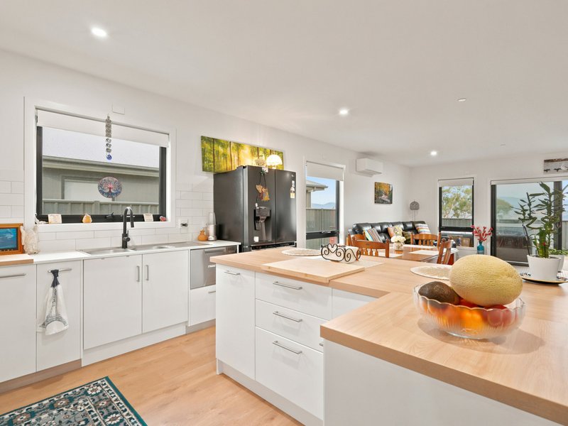 Photo - 8 Lytham Crescent, Midway Point TAS 7171 - Image 6