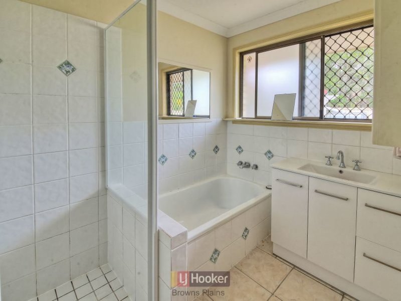 Photo - 8 Macauley Drive, Boronia Heights QLD 4124 - Image 2