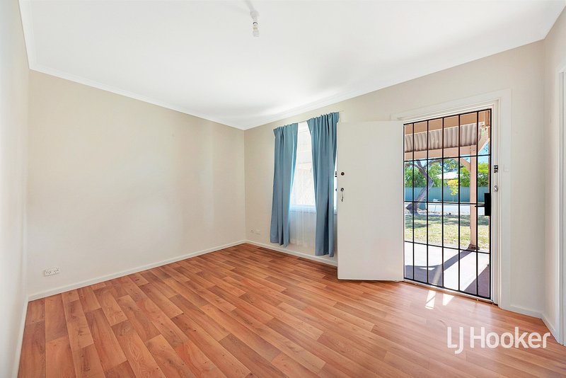 Photo - 8 Mackay Crescent, Parafield Gardens SA 5107 - Image 2