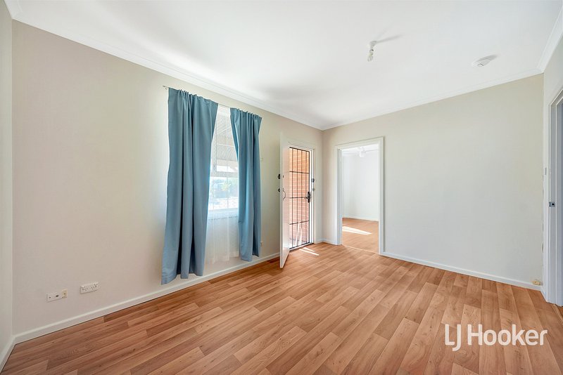 Photo - 8 Mackay Crescent, Parafield Gardens SA 5107 - Image 3