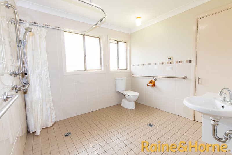 Photo - 8 Mackay Drive, Dubbo NSW 2830 - Image 7