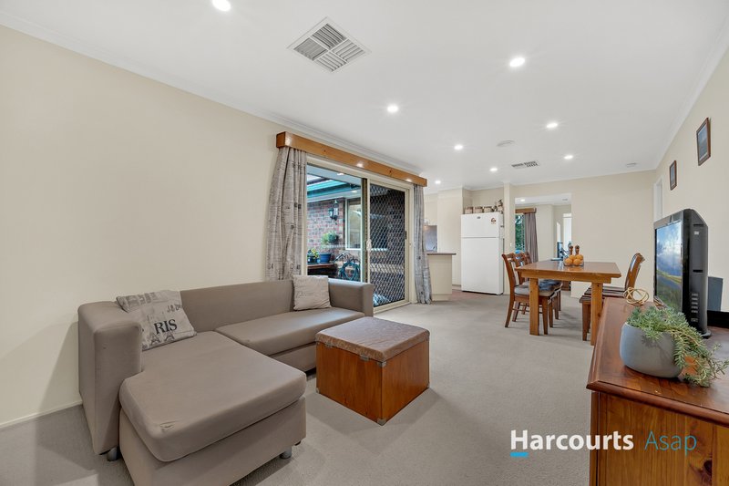 Photo - 8 Macleod Way, Lynbrook VIC 3975 - Image 3