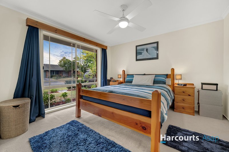 Photo - 8 Macleod Way, Lynbrook VIC 3975 - Image 4