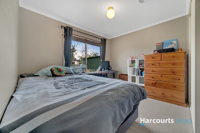 Photo - 8 Macleod Way, Lynbrook VIC 3975 - Image 6