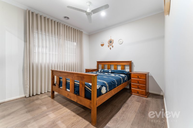 Photo - 8 Magdala Street, Werribee VIC 3030 - Image 7