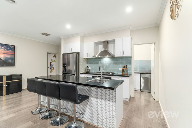 Photo - 8 Magdala Street, Werribee VIC 3030 - Image 11