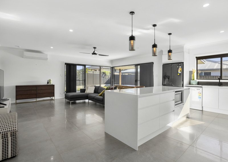 Photo - 8 Maita Way, Old Bar NSW 2430 - Image 7
