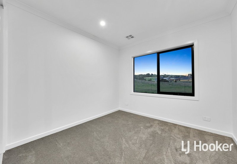 Photo - 8 Mallow Street, Wallan VIC 3756 - Image 12