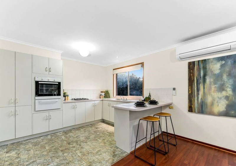 Photo - 8 Malvern Place, Narre Warren VIC 3805 - Image 5