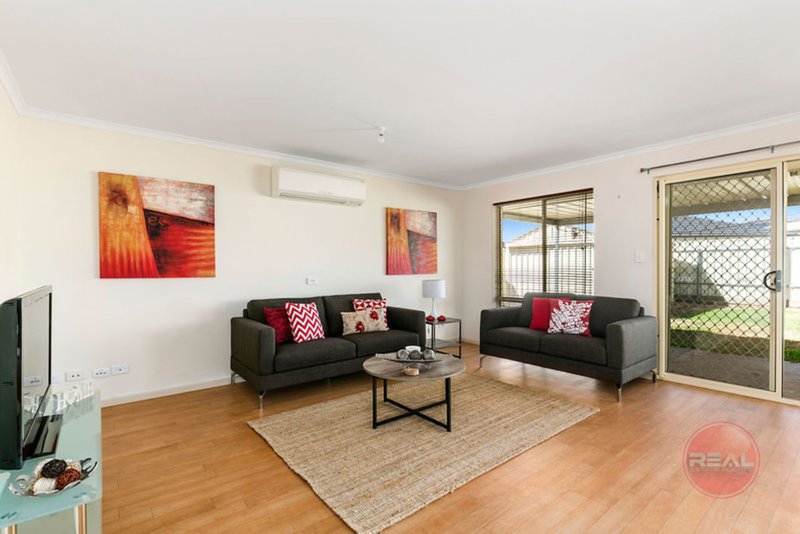 Photo - 8 Manilla Street, Munno Para West SA 5115 - Image 3