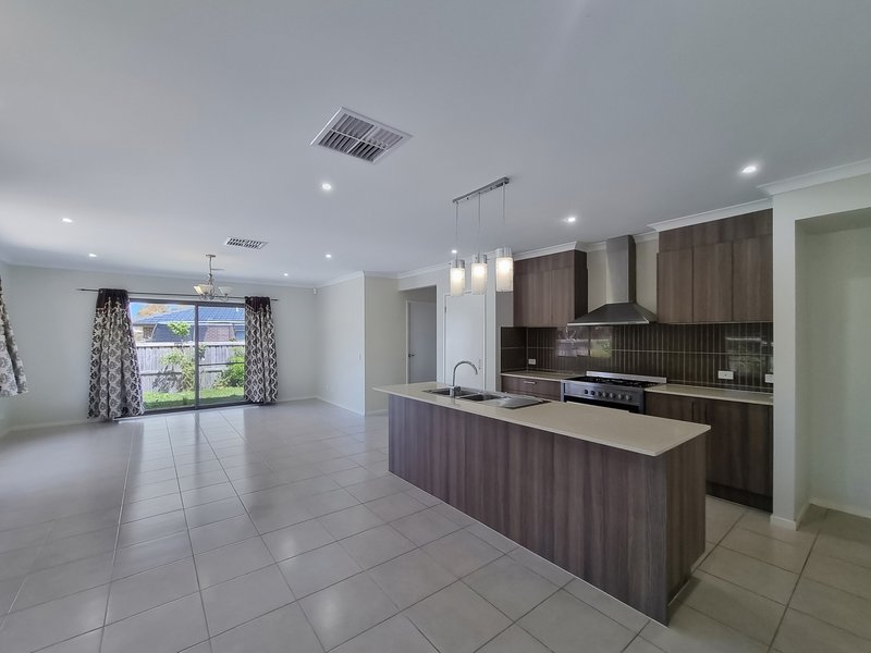 Photo - 8 Manna Gum Drive, Mount Duneed VIC 3217 - Image 3