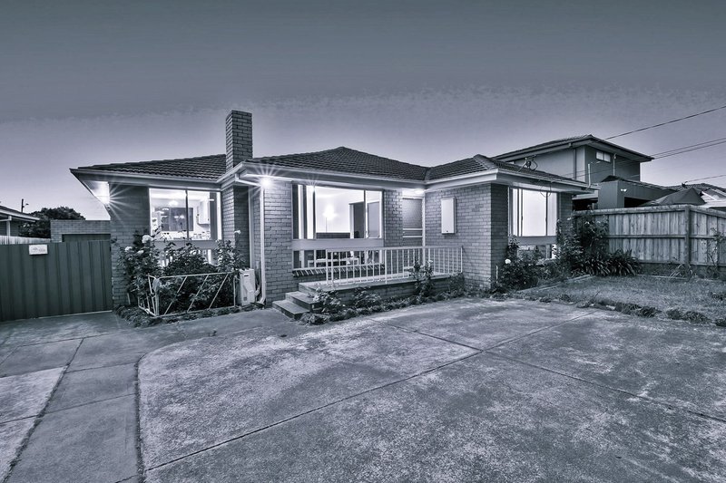 Photo - 8 Manooka Court, Keysborough VIC 3173 - Image 1