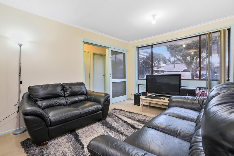 Photo - 8 Manooka Court, Keysborough VIC 3173 - Image 3