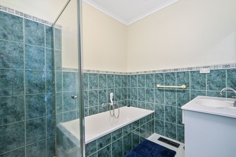 Photo - 8 Manooka Court, Keysborough VIC 3173 - Image 8