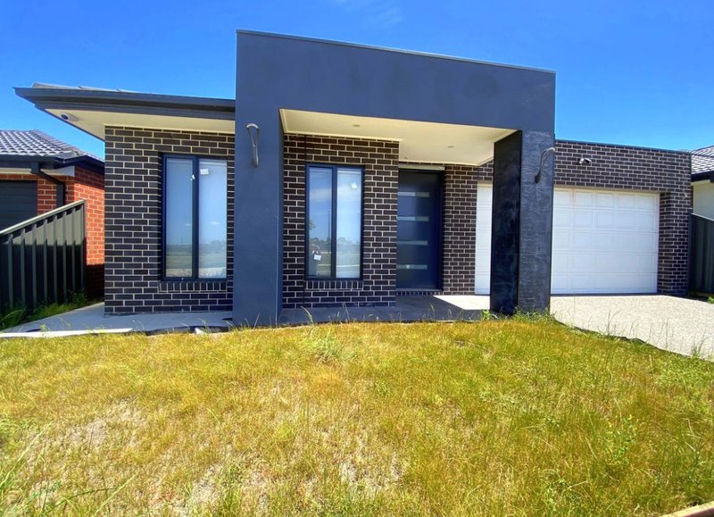 Photo - 8 Manorwood Crescent, Wollert VIC 3750 - Image 2