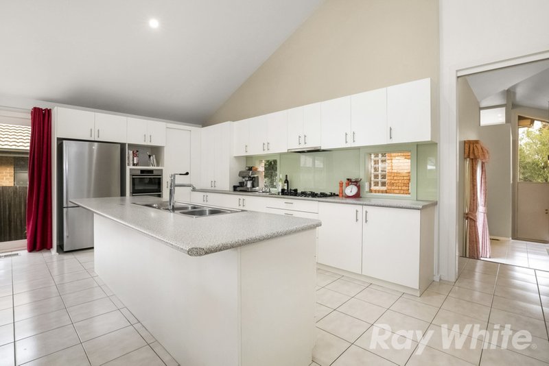 Photo - 8 Markhill Place, Knoxfield VIC 3180 - Image 2