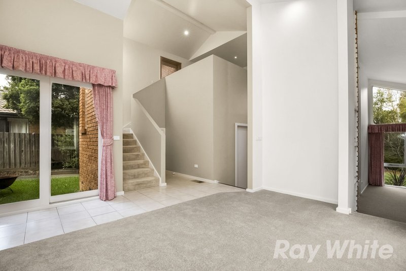 Photo - 8 Markhill Place, Knoxfield VIC 3180 - Image 5