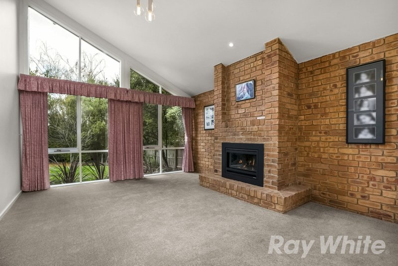 Photo - 8 Markhill Place, Knoxfield VIC 3180 - Image 6