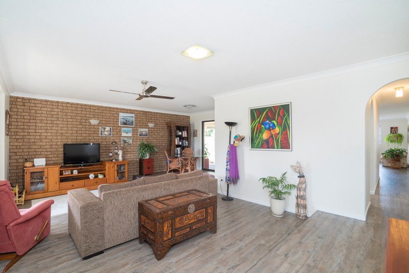 Photo - 8 Marton Place, Banksia Beach QLD 4507 - Image 3