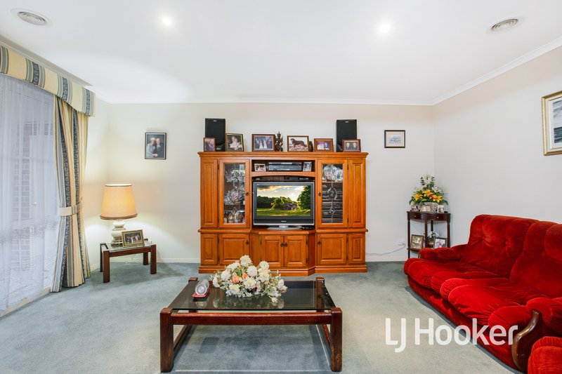 Photo - 8 Mason Mews, Pakenham VIC 3810 - Image 2