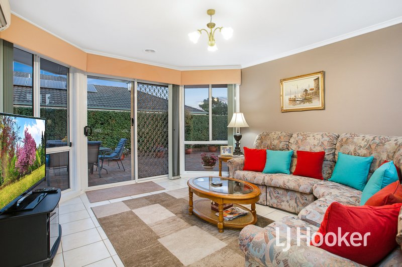 Photo - 8 Mason Mews, Pakenham VIC 3810 - Image 4