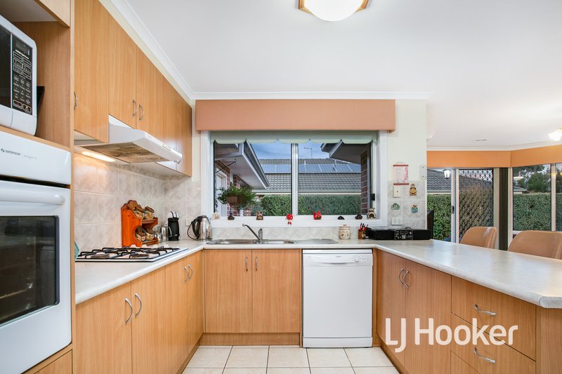 Photo - 8 Mason Mews, Pakenham VIC 3810 - Image 5