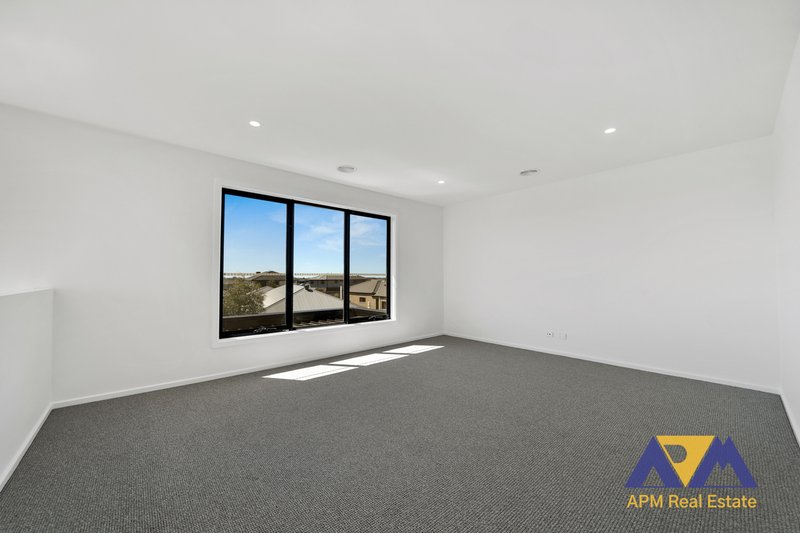 Photo - 8 Masters Crescent, Mambourin VIC 3024 - Image 10