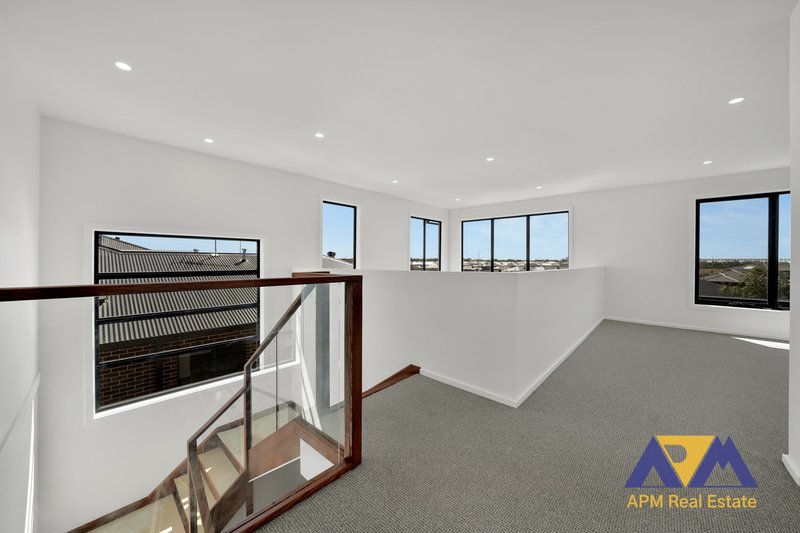 Photo - 8 Masters Crescent, Mambourin VIC 3024 - Image 11