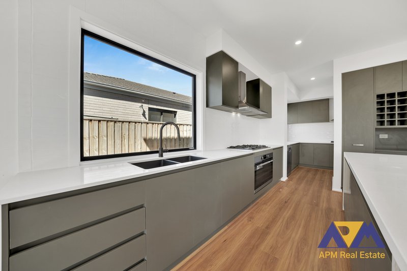 Photo - 8 Masters Crescent, Mambourin VIC 3024 - Image 24