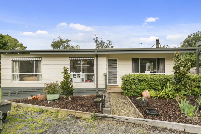 8 Mathers Avenue, Launching Place VIC 3139