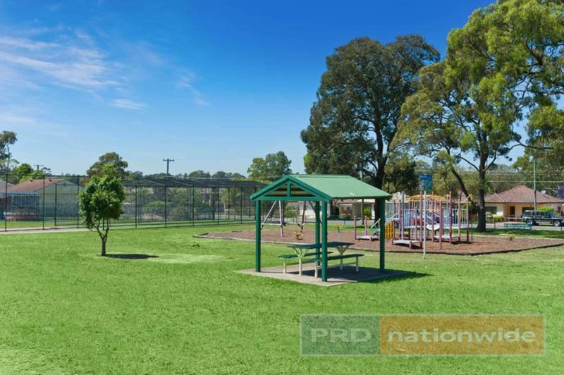 Photo - 8 Matthews Avenue, East Hills NSW 2213 - Image 4