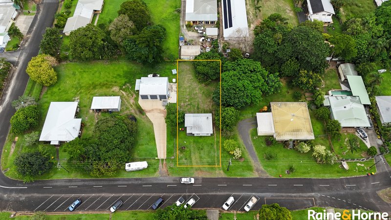 Photo - 8 Maud Street, Flying Fish Point QLD 4860 - Image 4