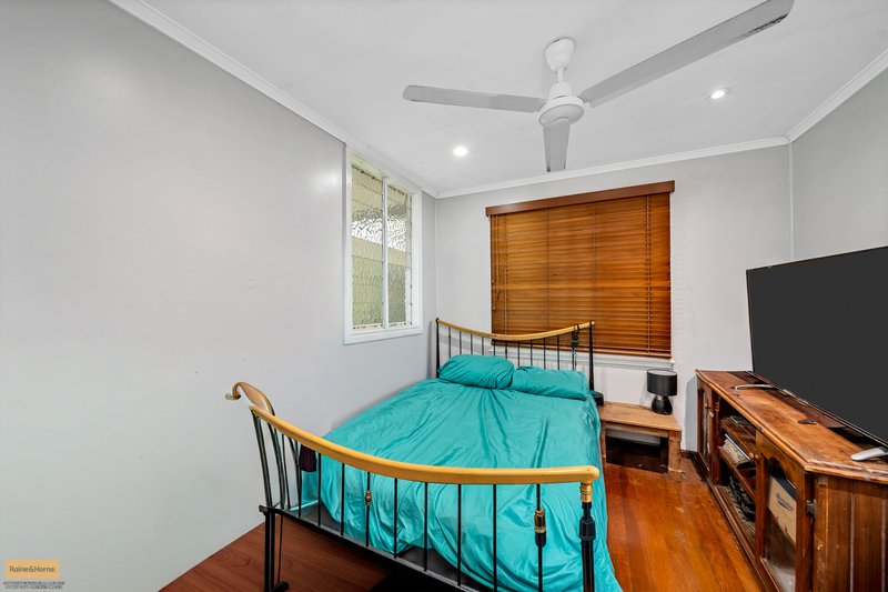 Photo - 8 Maud Street, Flying Fish Point QLD 4860 - Image 11