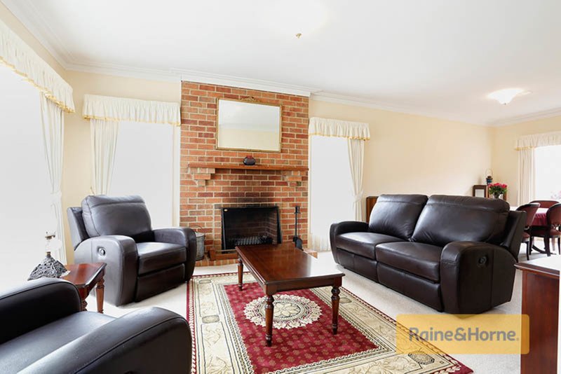 Photo - 8 Mcconnell Crescent, Roxburgh Park VIC 3064 - Image 2