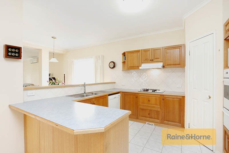 Photo - 8 Mcconnell Crescent, Roxburgh Park VIC 3064 - Image 3