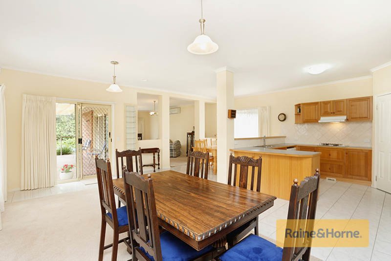 Photo - 8 Mcconnell Crescent, Roxburgh Park VIC 3064 - Image 4