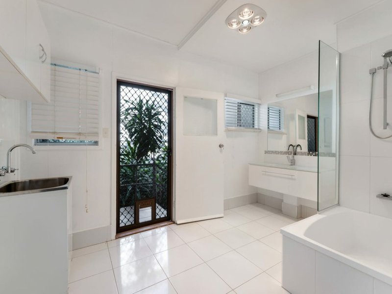 Photo - 8 Mckendry Street, Emerald QLD 4720 - Image 7