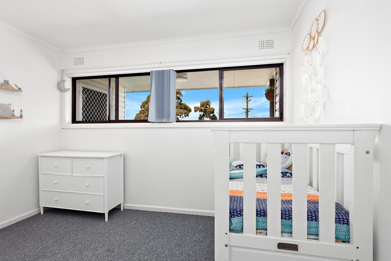 Photo - 8 Mealing Avenue, Mount Warrigal NSW 2528 - Image 5