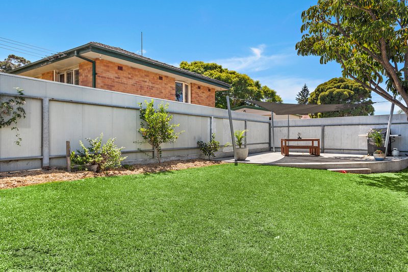 Photo - 8 Mealing Avenue, Mount Warrigal NSW 2528 - Image 8