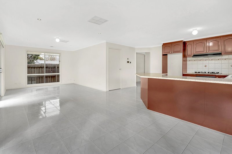 Photo - 8 Medstead Court, Craigieburn VIC 3064 - Image 9